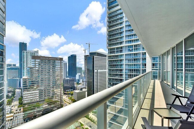 Building Photo - 475 Brickell Ave