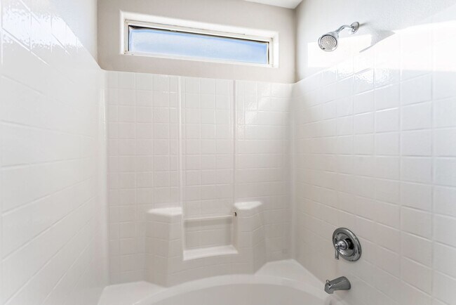 Building Photo - Modern Elegance Meets Spacious Comfort in a Unique Layout!