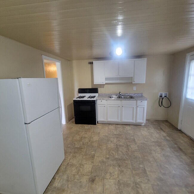 Building Photo - South Indy/Garfield Park 3BR House for RENT!