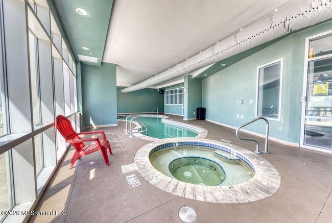 Building Photo - 2230 Beach Dr