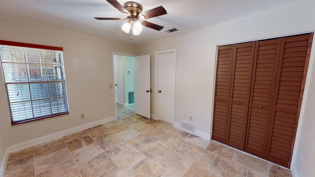 Building Photo - 1527 Waldorf Cir NE
