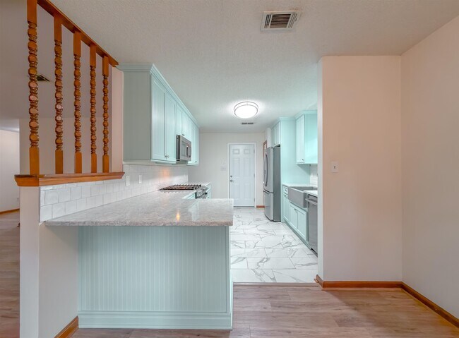 Building Photo - 776 Lupine Ln