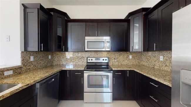 Building Photo - 632 NE 20th St