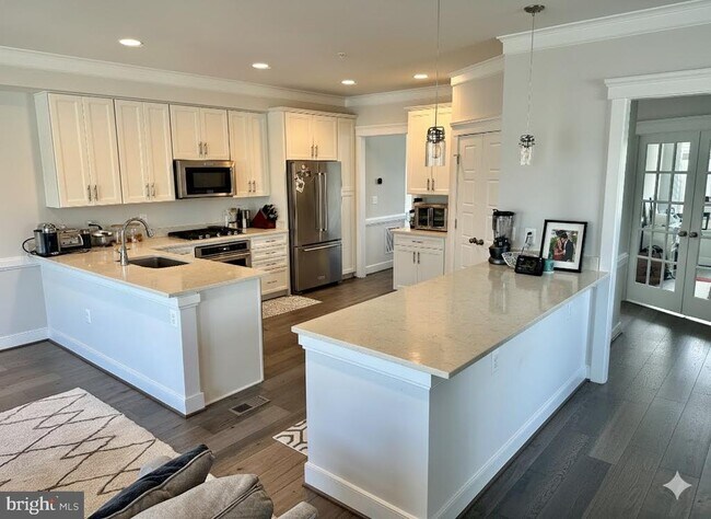 Primary Photo - 3400 Landing Way