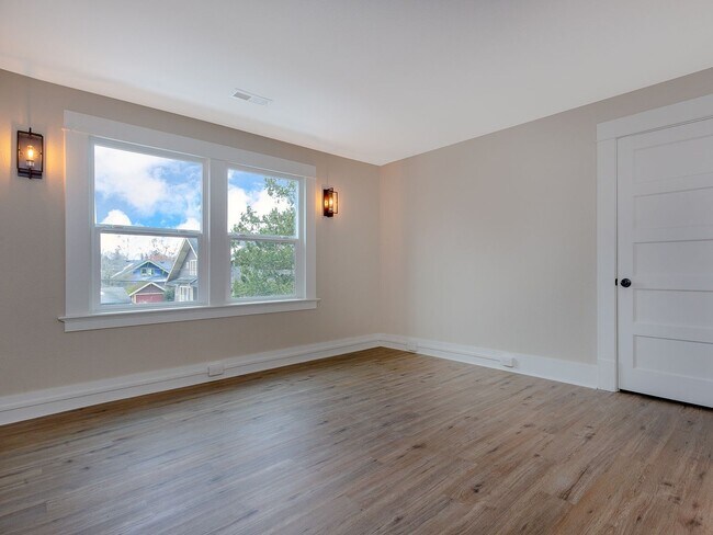 Building Photo - 4215 N Colonial Ave