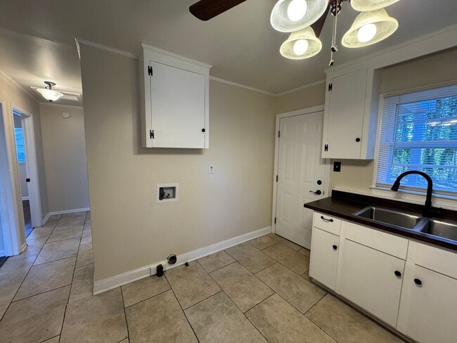 Building Photo - Available to Show