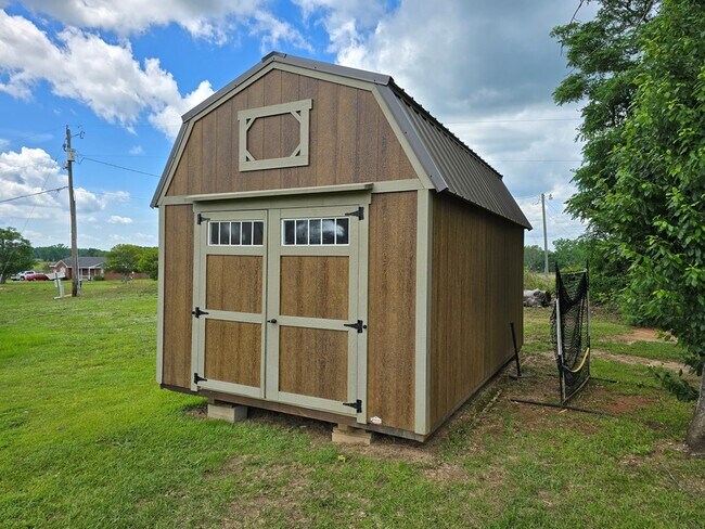Building Photo - 2160 Alden Dr