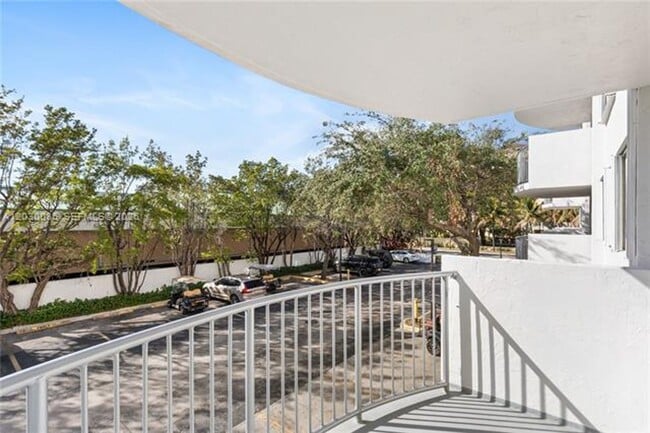 Building Photo - 210 Seaview Dr