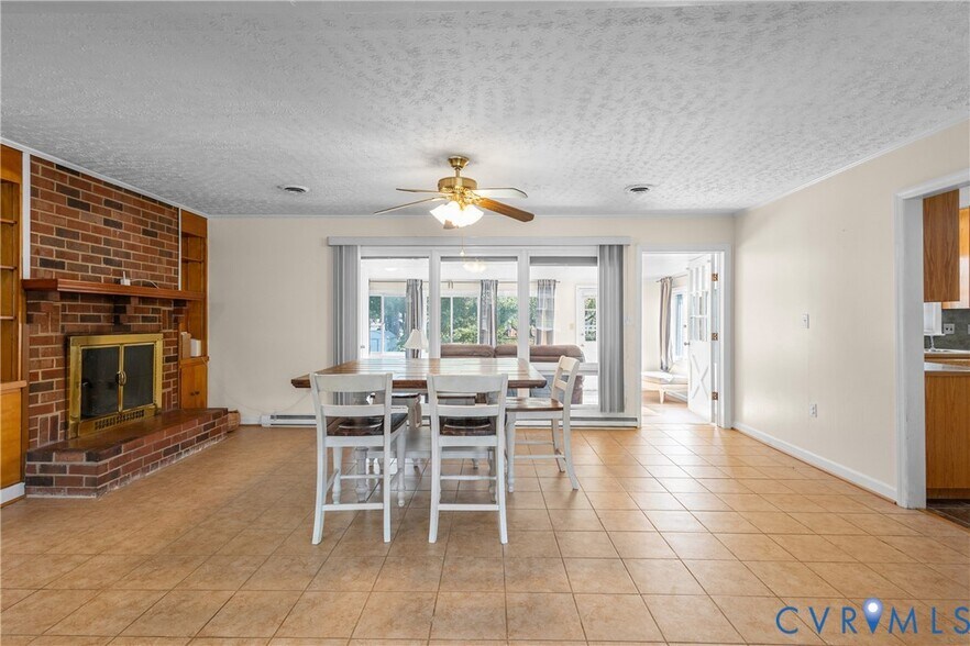 Building Photo - 1871 Pender Ave