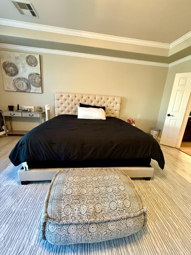 Building Photo - 8153 Tranquil Lake Way