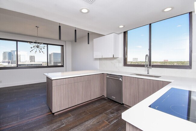 Building Photo - 49 Briar Hollow Ln