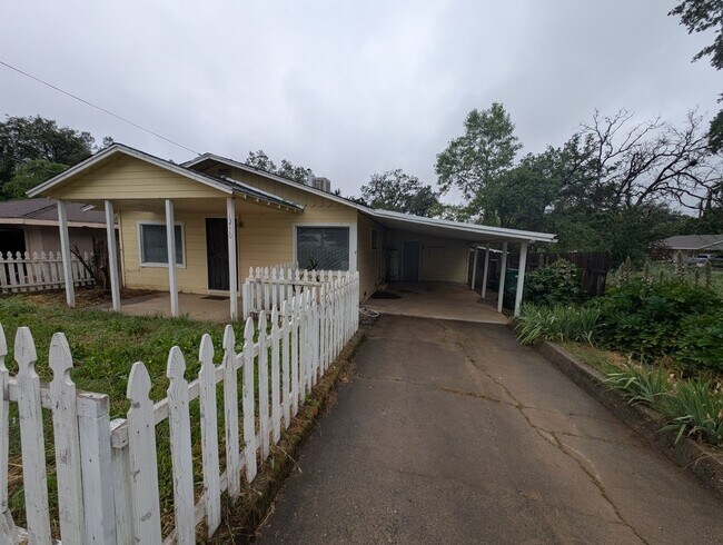 Building Photo - 2 bedroom one bath House in Shasta Lake