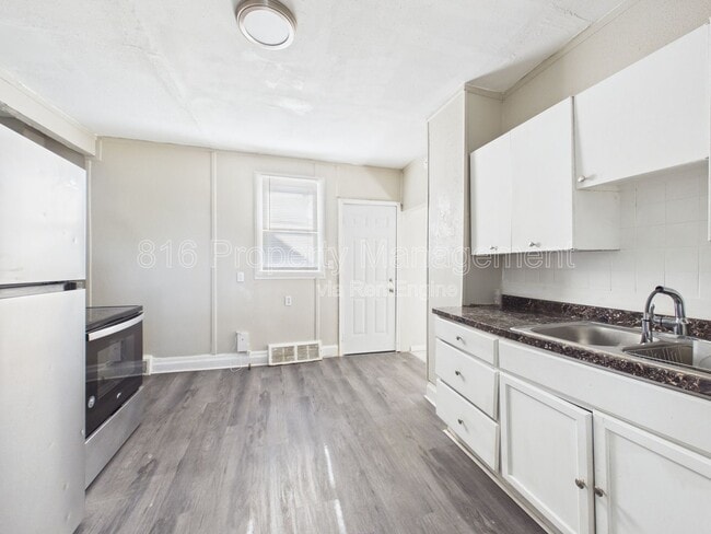 Building Photo - 525 Splitlog Ave