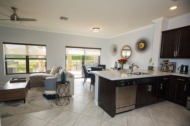 Building Photo - 6115 Bangalow Dr