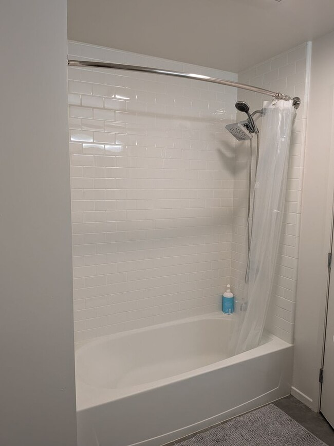 Building Photo - Studio Apartment Home on Top Floor with views of City Hall!