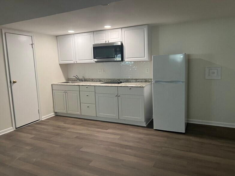 Building Photo - 7441 Convair Dr