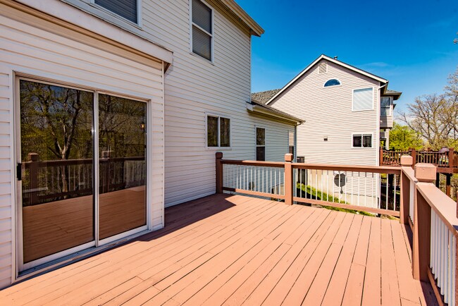 Building Photo - 720 Vista Hills Ct