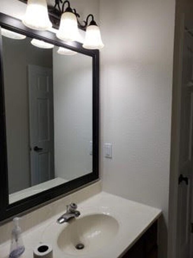 Building Photo - 504 Mountain Breeze Ln