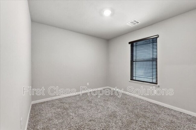 Building Photo - 1708 Burgundy Dr