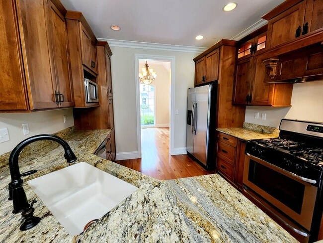 Building Photo - 5 bed/3.5 bath home on Lakeview Golf Resor...