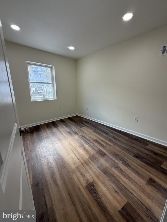 Building Photo - 217 Krams Ave