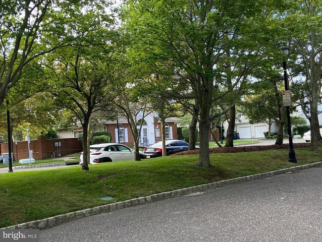 Building Photo - 10 Starboard Ct