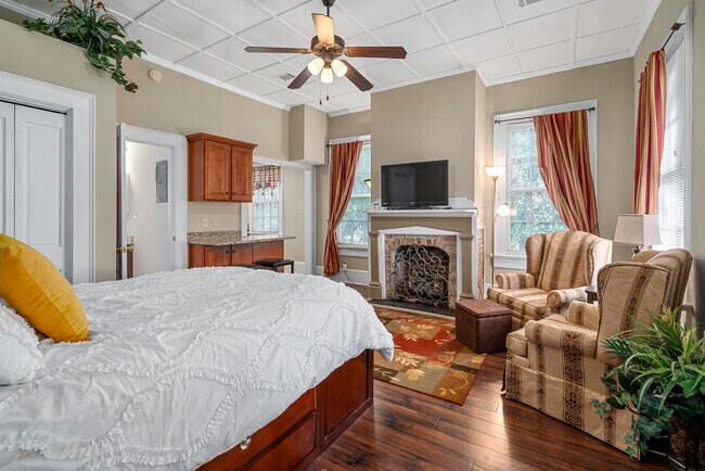 Building Photo - 105 Florence St SW