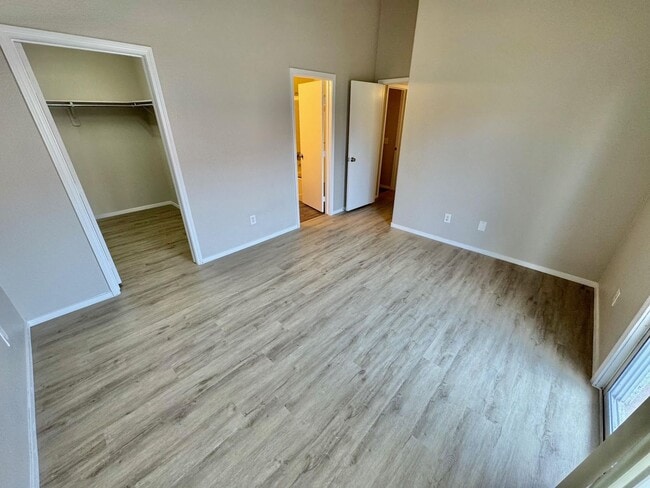 Building Photo - STUNNING 2 BEDROOM / 2 FULL BATH CONDO UNI...