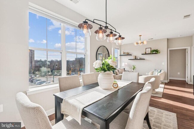 Building Photo - 989 S Buchanan St