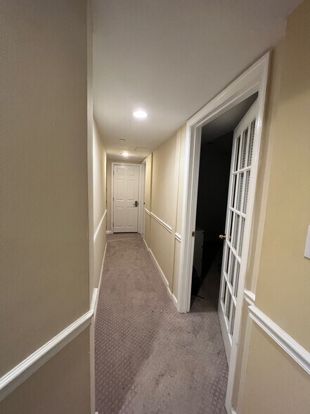 entry foyer - 1305 Potomac St NW