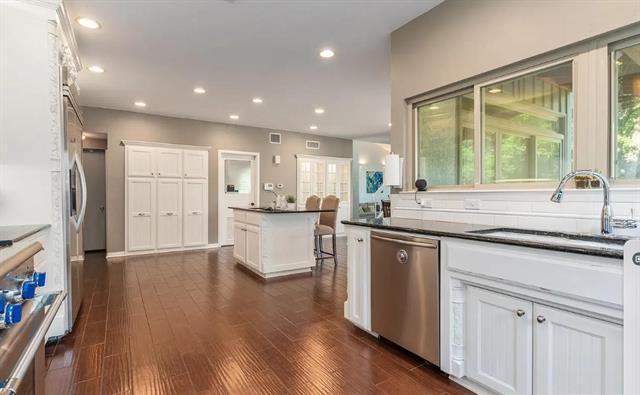 Building Photo - 2304 Wood Cliff Ct