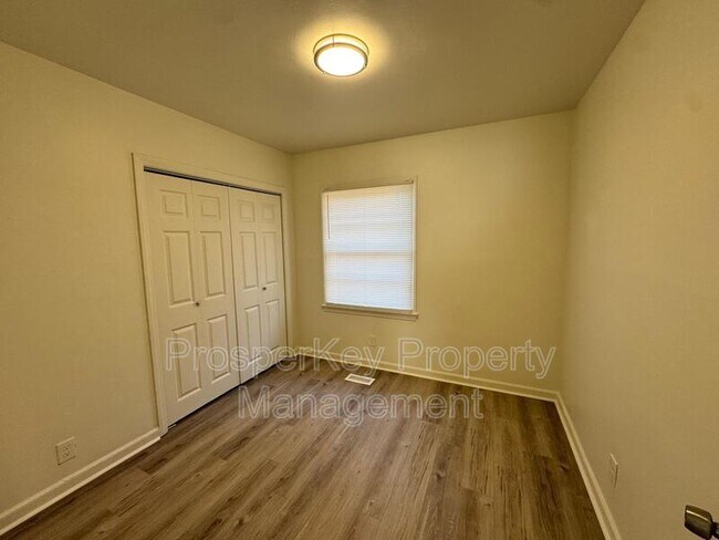 Building Photo - 4211 Searcy St