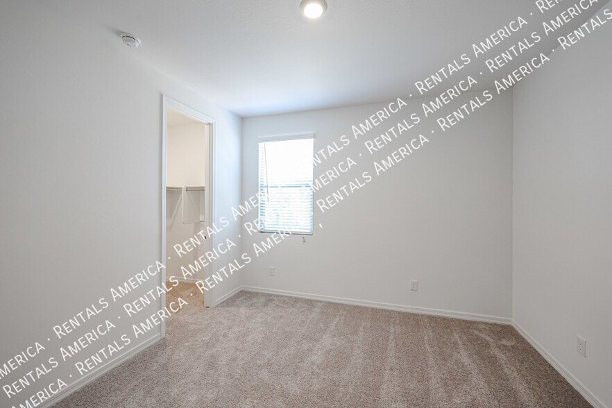 Building Photo - 9344 E Spiral Ave