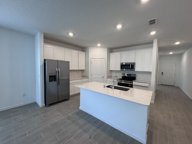 Building Photo - Modern New Construction Home in Central St...