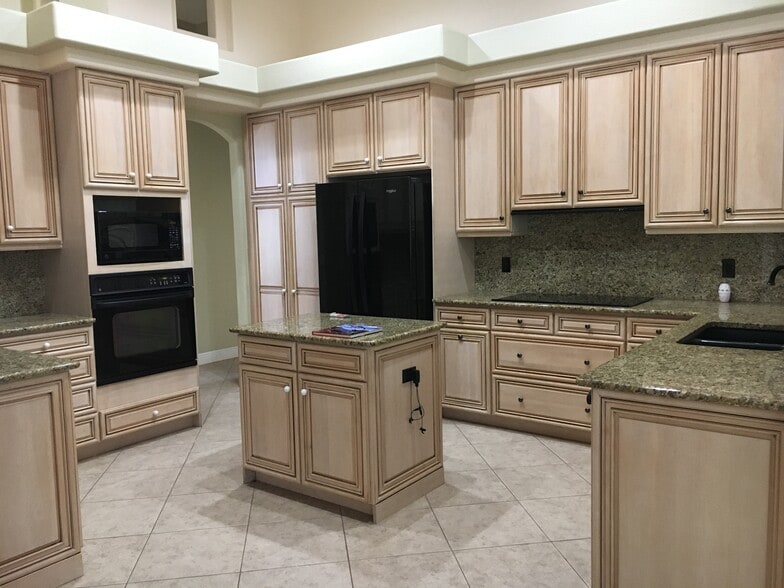 Building Photo - 8509 S Lake Cir