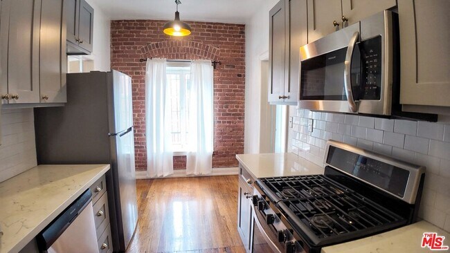 Building Photo - 620 S Ardmore Ave