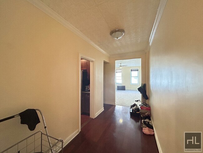 Building Photo - 1BR on CRUGER AVENUE