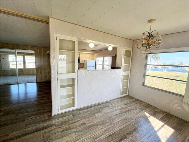 Building Photo - 1213 31st Ave W