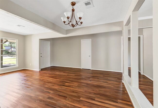 Building Photo - 2022 Fir Springs Dr