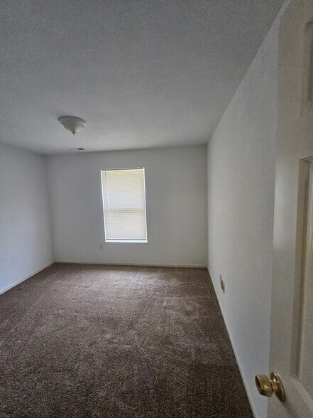 Building Photo - 801 Johnson Cir
