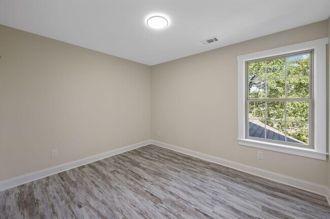 Building Photo - 54 Battlebluff Dr