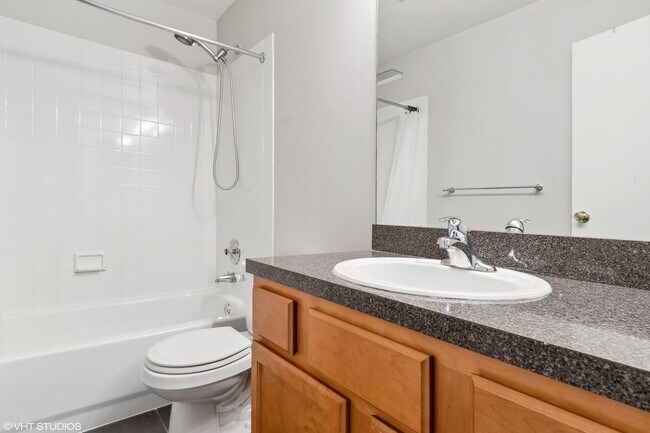 Building Photo - 1601 Fairway Dr