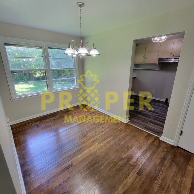 Building Photo - 4 bed, 1.5 bath cape code with basement an...