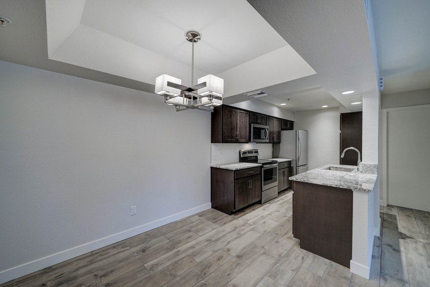 Dining Area looking into kitchen l - 10610 S 48th St