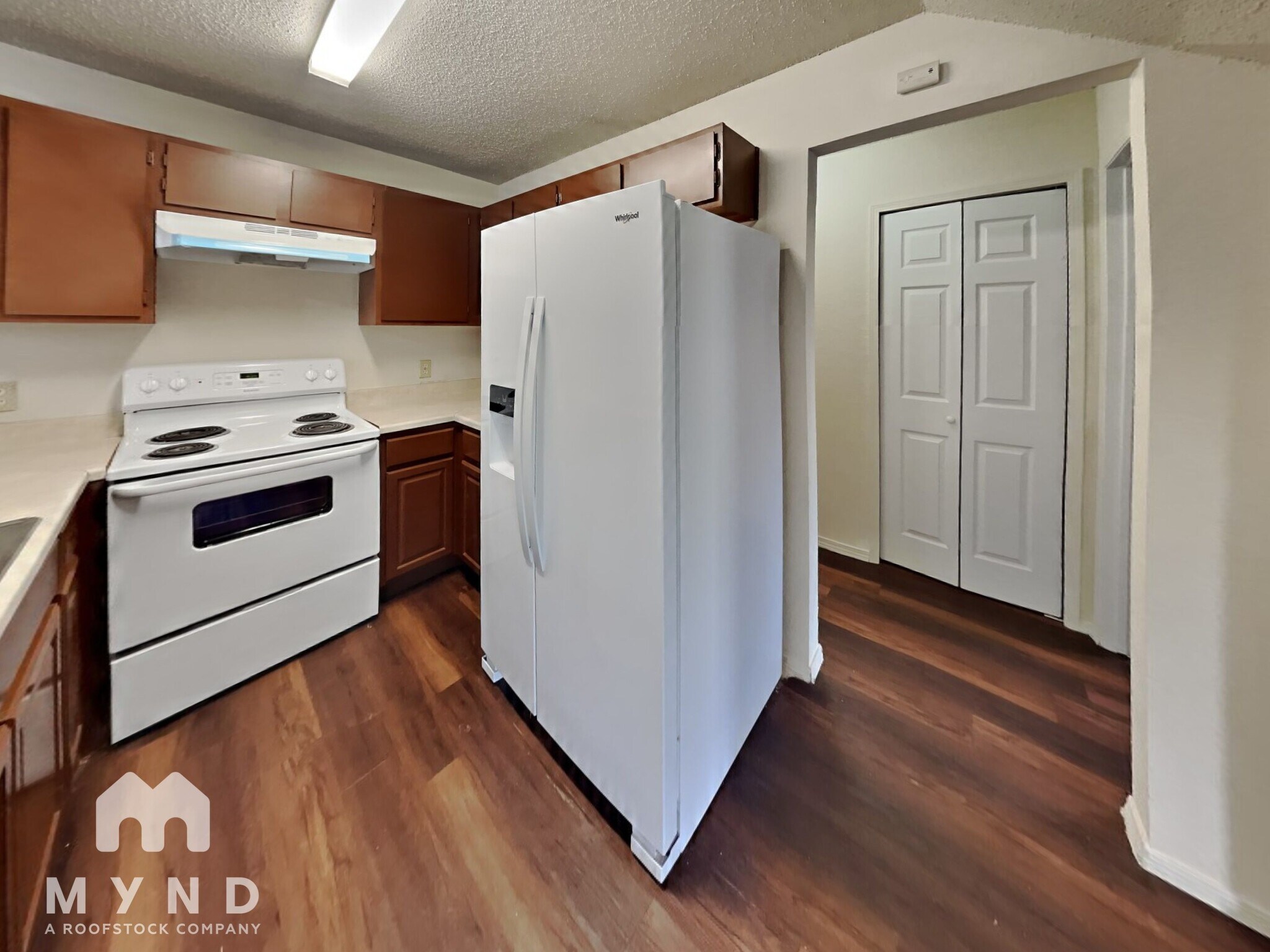 Building Photo - 2214 Creekside Ln