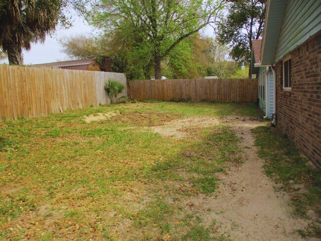 Building Photo - 709 Osage Dr