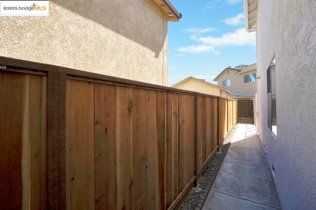Building Photo - 2490 Ponte Mira Way