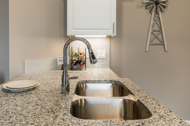 Building Photo - 101 Granite Way