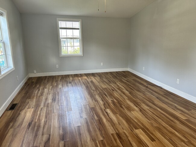 Building Photo - 517 Sherwood Ave