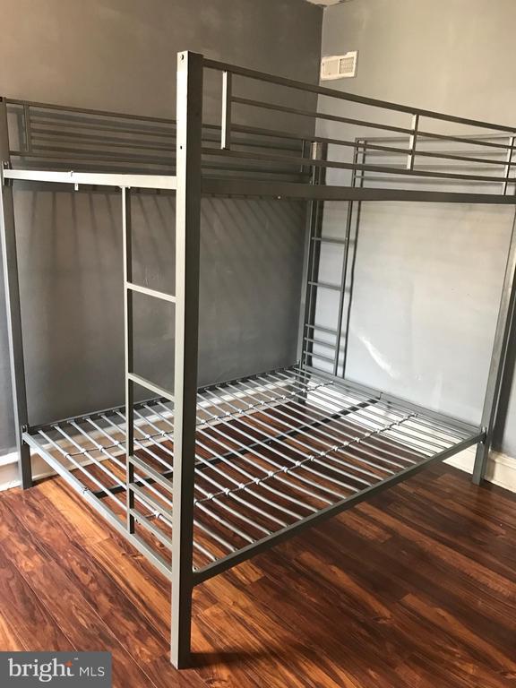 Building Photo - 5240 Sylvester St